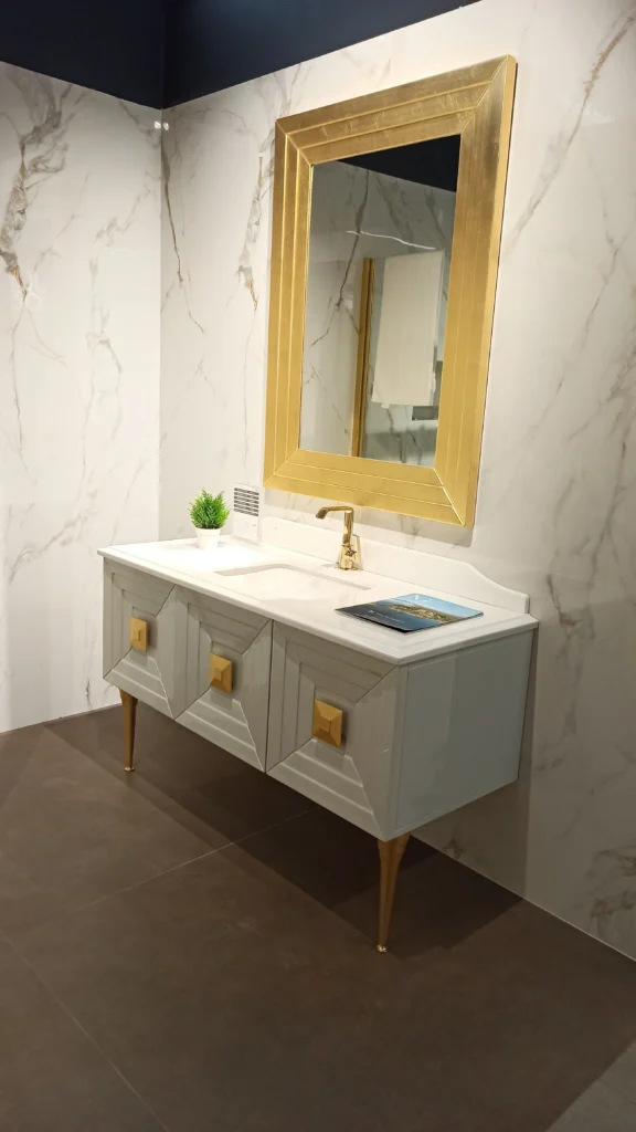 altin cerceveli aynali luks banyo yenileme istanbul